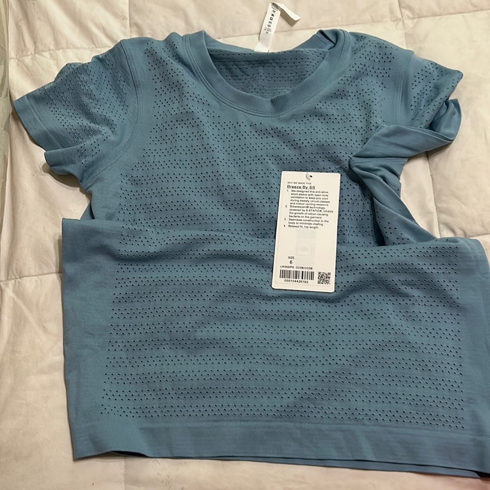 Brand new never worn lulu lemon breeze by short sleeve blue shirt size 6